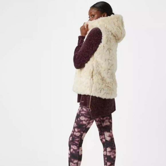 Sweaty Betty Faux Fur Hooded Vest Large Sleeveless Hoodie Cream Cozy Winter EUC - Picture 12 of 13